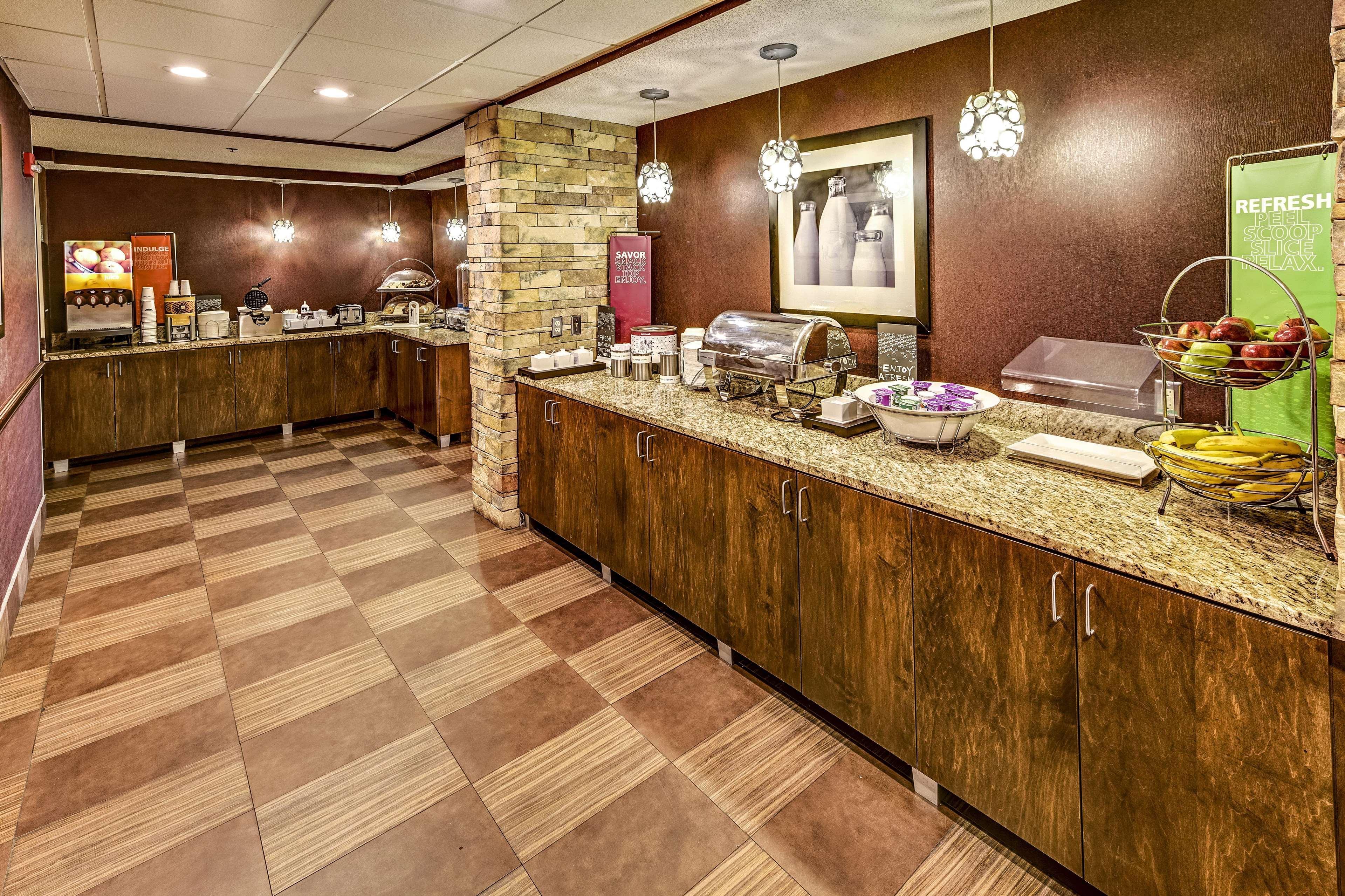 Hampton Inn Columbus I-70E/Hamilton Road Exteriör bild
