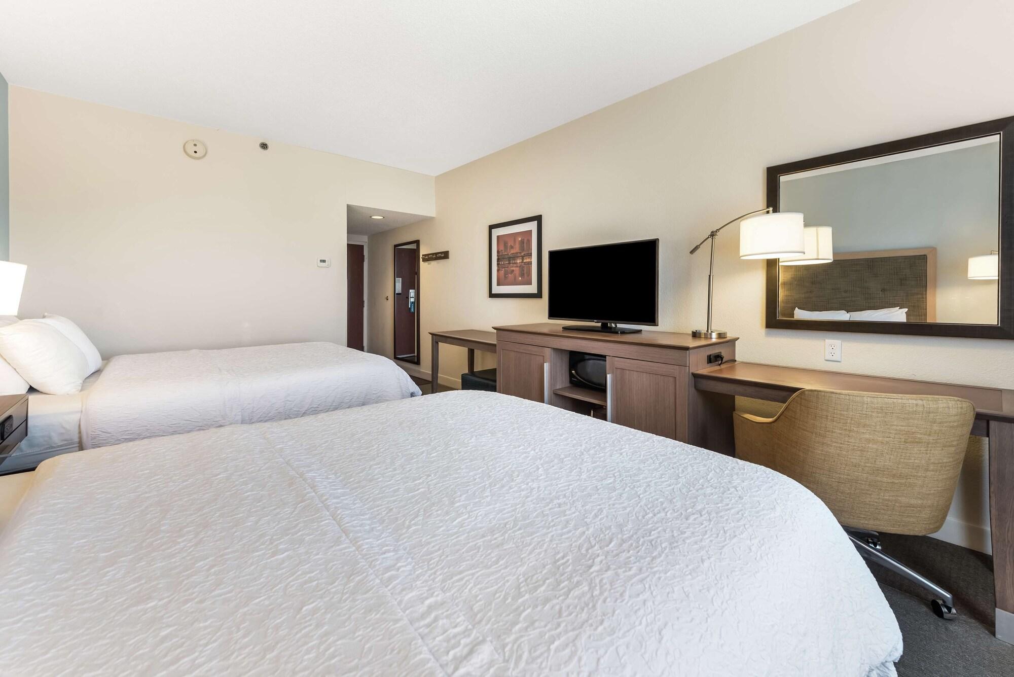 Hampton Inn Columbus I-70E/Hamilton Road Exteriör bild