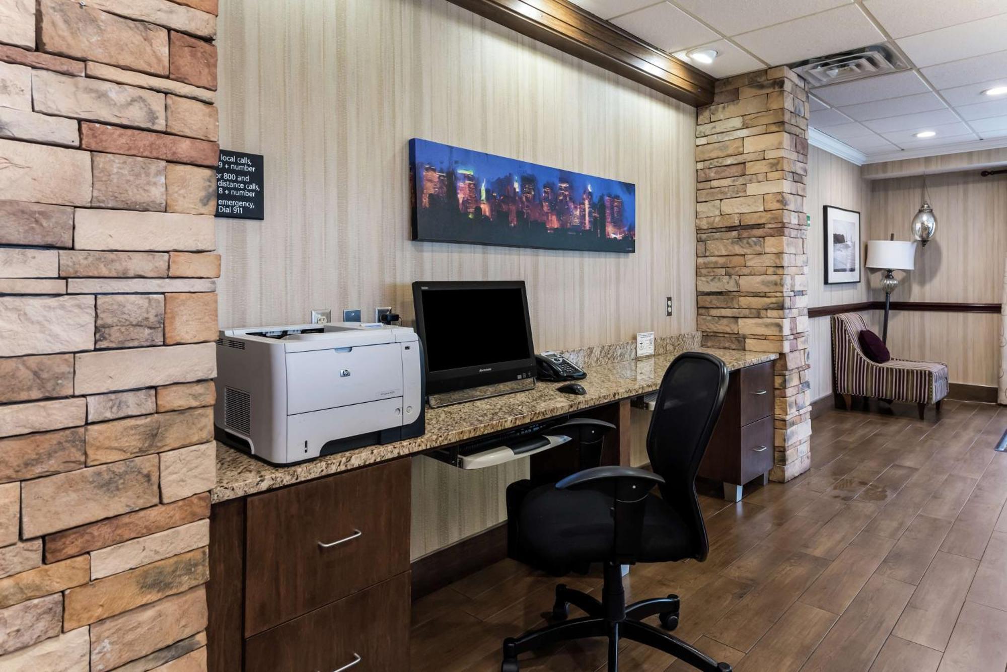 Hampton Inn Columbus I-70E/Hamilton Road Exteriör bild