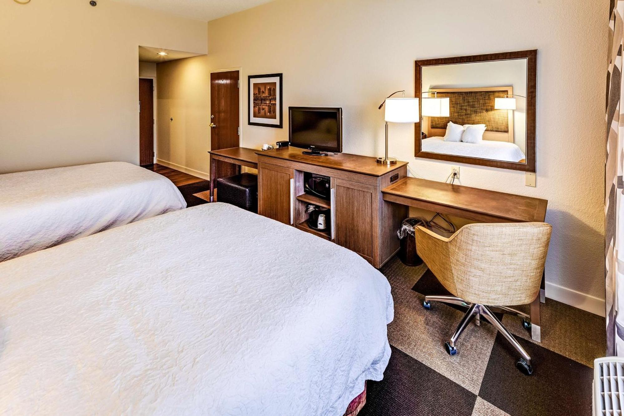 Hampton Inn Columbus I-70E/Hamilton Road Exteriör bild